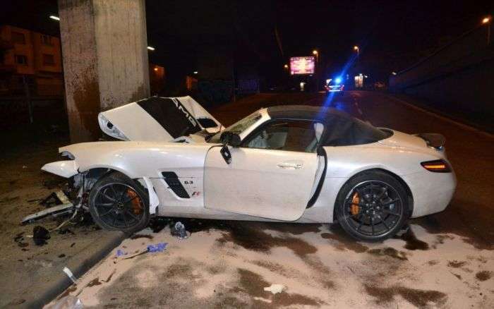 Страшна аварія суперкара Mercedes-Benz SLS AMG Roadster (7 фото)