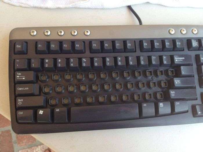 Як потрібно правильно чистити брудну клавіатуру (20 фото)