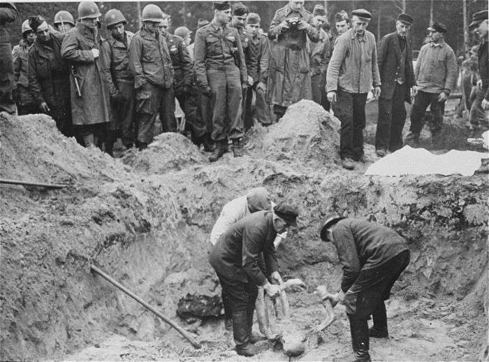 Німці брали участь у похованні російських солдатів (32 фото)