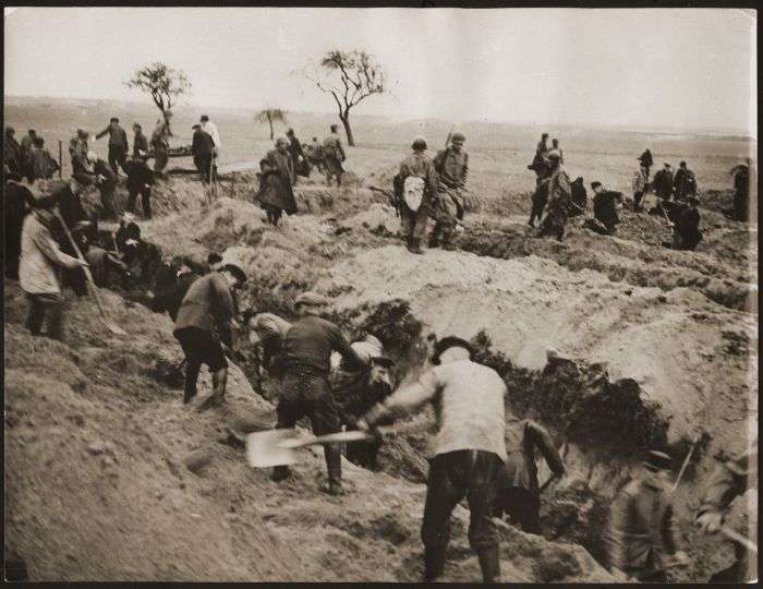 Німці брали участь у похованні російських солдатів (32 фото)