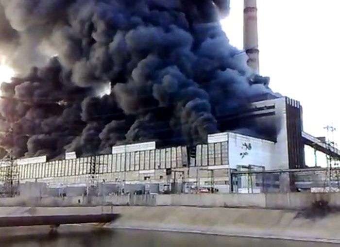 Потужний вибух і пожежа Вуглегірської ТЕС (5 фото + 3 відео)