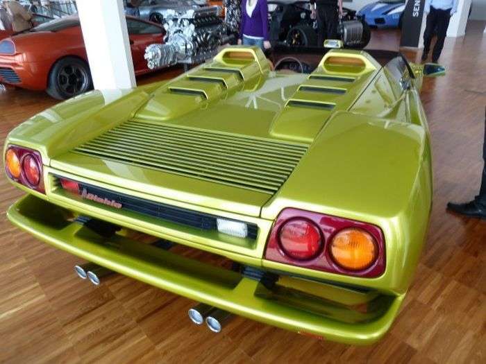Музей італійських суперкарів Lamborghini (101 фото)