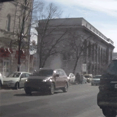 Крижана брила розчавила автомобіль (4 фото + відео)