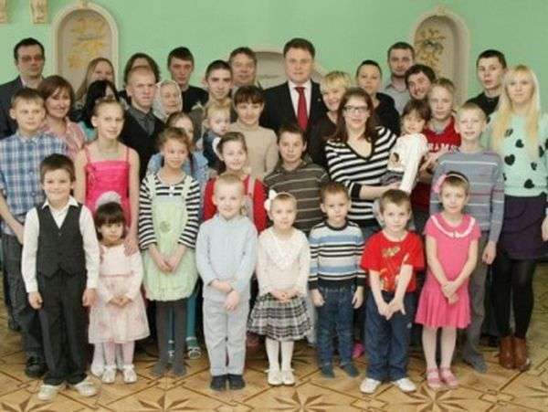 Журналістка образила мати 37 дітей (7 фото)