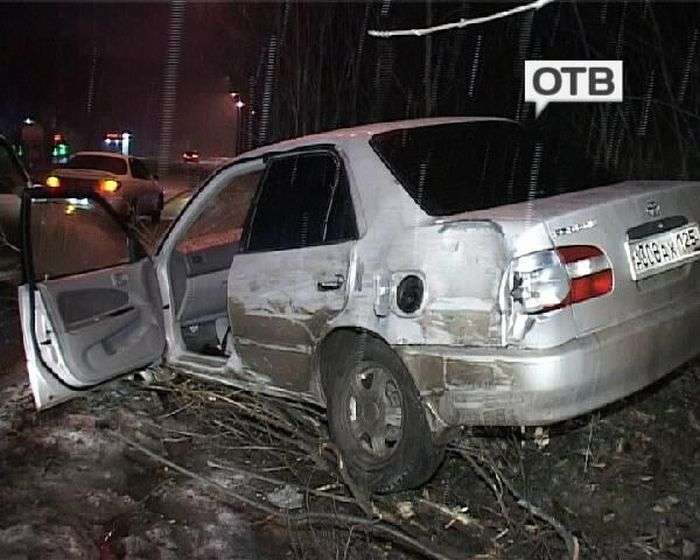 Повія розбила машину свого клієнта (3 фото + відео)
