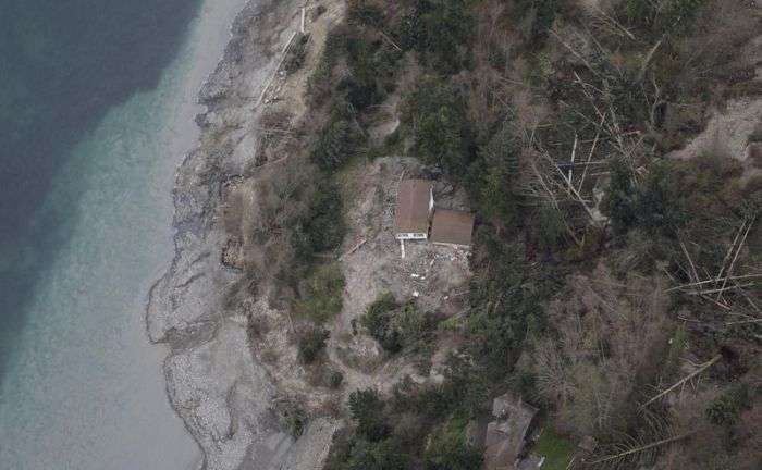 Страшний зсув на острові Уидби в США (11 фото)