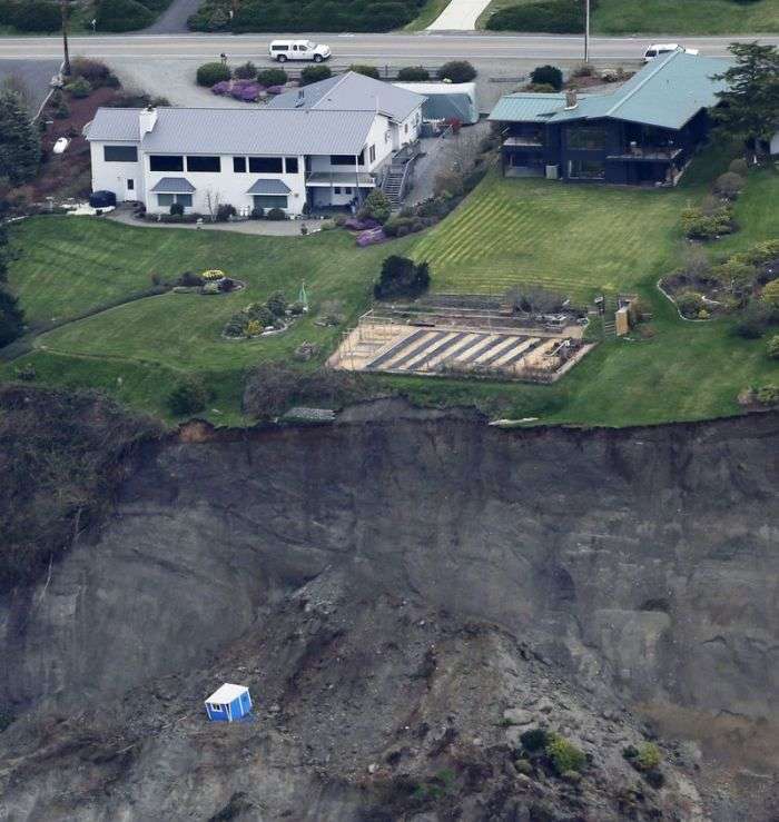 Страшний зсув на острові Уидби в США (11 фото)